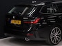 BMW 3-Serie Touring 320e Sport Line [ADAPTIVE CRUISE, APPLE CARPLAY, BMW LASERLICHT, TREKHAAK INKLAPBAAR, ANDROID, STOELVERWARMING, VOL LEDER, PDC V+A, ELEK. ACHTERKLEP, CLIMATE, NIEUWSTAAT]