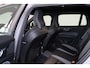 Volvo V60 T6 Recharge AWD Plus Dark - IntelliSafe Assist & Surround - 360º Camera - Harman/Kardon audio - Verwarmde voorstoelen, stuur & achterbank - Parkeersensoren voor & achter - Elektr. bedienb. voorstoelen met geheugen - Elektr. inklapbare trekhaak - 18' LMV
