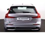 Volvo V60 T6 Recharge AWD Plus Dark - IntelliSafe Assist & Surround - 360º Camera - Harman/Kardon audio - Verwarmde voorstoelen, stuur & achterbank - Parkeersensoren voor & achter - Elektr. bedienb. voorstoelen met geheugen - Elektr. inklapbare trekhaak - 18' LMV
