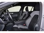 Volvo V60 T6 Recharge AWD Plus Dark - IntelliSafe Assist & Surround - 360º Camera - Harman/Kardon audio - Verwarmde voorstoelen, stuur & achterbank - Parkeersensoren voor & achter - Elektr. bedienb. voorstoelen met geheugen - Elektr. inklapbare trekhaak - 18' LMV