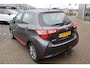 Toyota Yaris DESIGN-RED 5-DEURS TREKHAAK CLIMA CAMERA LED 16"LM-VELGEN MISTLAMPEN CRUISE NL-AUTO