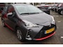 Toyota Yaris DESIGN-RED 5-DEURS TREKHAAK CLIMA CAMERA LED 16"LM-VELGEN MISTLAMPEN CRUISE NL-AUTO