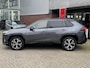 Toyota RAV4 2.5 PHEV AWD Bi-Tone Plus PANO STOELVERWARMING-VENTILATIE VOOR+ACHTER TREKHAAK JBL-AUDIO APPLE/ANDROID 4S-BANDEN 360 CAMERA PARK-SENSOREN