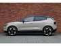 Volvo EX30 Single Motor Extended Range Plus Europa 69 kWh | Sand Dune metallic | | Extra getint glas | Dak in contrasterende kleur | Verwarmde voorstoelen en stuurwiel | Elektrisch verstelbare voorstoelen | Google-Maps navigatie | Adapt. Cruise Control | Pilot assist | Blind Spot | Park Assist camera achter  | Warmtepomp | Keyless | Premium audio by Harman Kardon | Draadloos telefoon opladen | 19” 5-spaaks Aero lichtmetalen velgen |