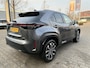 Toyota Yaris Cross HYBRID 115 DYNAMIC COMFORT-PACK BLIND-SPOT STOEL/STUURVERW PARK-SENSOREN APPLE/ANDROID CLIMA AD-CRUISE CAMERA 17" LM-VELGEN NL-AUTO