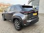 Toyota Yaris Cross HYBRID 115 DYNAMIC COMFORT-PACK BLIND-SPOT STOEL/STUURVERW PARK-SENSOREN APPLE/ANDROID CLIMA AD-CRUISE CAMERA 17" LM-VELGEN NL-AUTO