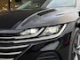 Volkswagen Arteon Shooting Brake 1.4 TSI eHybrid Elegance Business+ | Wegklapbare Trekhaak | Stoelverwarming | Stuurwielverwarming | Camera | Side Assist | Comfort stoelen elektrisch verstelbaar