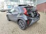 Toyota Aygo X CABRIO HYBRID 115 GR-SPORT NIEUW DIRECT LEVERBAAR! STOELVERW PARK-SENSOREN KEYLESS JBL-AUDIO NAVI CAMERA APPLE/ANDROID 18'' LM-VELGEN LED