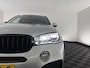 BMW X5 xDrive30d M-Sport High Executive (INCL-BTW) Aut. *PANO | FULL-LED | SOFTCLOSE | LEATHER | TOPVIEW | BLINDSPOT | HARMAN/KARDON | MEMORY-PACK | AMBIENTLIGHT | KEYLESS | DAB+ | HEATED-COMFORTSEATS | TOWBAR | 20"ALU*