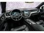 Volvo XC60 2.0 T6 Plug-in hybrid AWD Plus Black Edition | Adaptieve Cruise Control | Panoramadak | Stoel en Stuurverwarming | Dodehoek Detectie | 21" |
