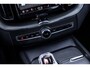 Volvo XC60 2.0 T6 Plug-in hybrid AWD Plus Black Edition | Adaptieve Cruise Control | Donker Glas | Panoramadak | Stoel en Stuurverwarming | Dodehoek Detectie | 21" |