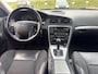 Volvo V70 2.4 in automaat met leer en trekhaak en airco en cruise controle en goed onderhouden