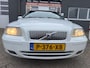 Volvo V70 2.4 in automaat met leer en trekhaak en airco en cruise controle en goed onderhouden