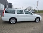 Volvo V70 2.4 in automaat met leer en trekhaak en airco en cruise controle en goed onderhouden