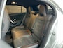 Mercedes-Benz A-klasse 200 Business Solution AMG | LED | 18' inch | Sportstoelen | Parkeerassistent | Navigatie | NAP