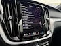 Volvo V60 T6 Recharge AWD Plus Dark | Panoramadak | Harman & Kardon Audio | Adaptive Cruise control| Stoel & stuurverwarming | Achteruitrijcamera | Exterieur styling kit | 19'' Polestar Engineerd velgen |