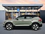 Volvo XC40 Single Motor Extended Range Plus 82 kWh | 19" Allseason | Leder/Nubuck | Trekhaak | Getint Glas | Adaptieve Cruise | BLIS | Keyless | Camera | Stoel/Stuurverwarming | Warmtepomp