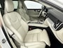 Volvo V60 B4 Plus Dark | 19" | Panoramadak | Full LED | Getint Glas | Elektr. verst. Stoelen | Adaptieve Cruise | BLIS | Stoel/Stuur/Achterbankverwarming