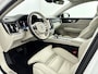 Volvo V60 B4 Plus Dark | 19" | Panoramadak | Full LED | Getint Glas | Elektr. verst. Stoelen | Adaptieve Cruise | BLIS | Stoel/Stuur/Achterbankverwarming