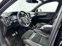 Volvo XC40 T4 R-Design | 18" | Leder/Nubuck | Trekhaak | Keyless | Parkeerverwarming | Stoel/Stuur/Achterbankverwarming | Keyless | Parkeercamera | Navigatie | Getint Glas