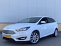 Ford Focus 1.0 125PK Automaat Titanium Wagon Trekhaak, navigatie, winterpakket, privacy glass