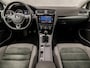 Volkswagen Golf 1.5 TSI R-Line Sport 150Pk (APPLE CARPLAY, GROOT NAVI, CLIMATE, KEYLESS, STOELVERWARMING, DYNAMISCHE KNIPPERLICHTEN, ALCANTARA, GETINT GLAS, ADAPTIVE CRUISE, NIEUWE APK, NIEUWSTAAT)