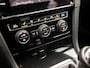 Volkswagen Golf 1.5 TSI R-Line Sport 150Pk (APPLE CARPLAY, GROOT NAVI, CLIMATE, KEYLESS, STOELVERWARMING, DYNAMISCHE KNIPPERLICHTEN, ALCANTARA, GETINT GLAS, ADAPTIVE CRUISE, NIEUWE APK, NIEUWSTAAT)