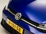 Volkswagen Golf 1.5 TSI R-Line Sport 150Pk (APPLE CARPLAY, GROOT NAVI, CLIMATE, KEYLESS, STOELVERWARMING, DYNAMISCHE KNIPPERLICHTEN, ALCANTARA, GETINT GLAS, ADAPTIVE CRUISE, NIEUWE APK, NIEUWSTAAT)