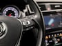 Volkswagen Golf 1.5 TSI R-Line Sport 150Pk (APPLE CARPLAY, GROOT NAVI, CLIMATE, KEYLESS, STOELVERWARMING, DYNAMISCHE KNIPPERLICHTEN, ALCANTARA, GETINT GLAS, ADAPTIVE CRUISE, NIEUWE APK, NIEUWSTAAT)