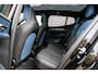 Volvo EX30 Cross Country Twin Motor Performance AWD 69 kWh Ultra | Trekhaak | Adaptieve Cruise | Stoel-/Stuurverwarming | Keyless | 360 Camera | Panoramadak | Elektr. Stoelen | Harman Kardon Audio | Elek. Achterklep | Getint Glas |