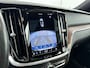 Volvo V60 Cross Country B5 AWD Ultimate | 20" | Geventileerd Nappa | Massagestoelen | Bowers & Wilkins | Exterior Styling Pack | Head-up | Panoramadak | 360 Camera | Full LED | Stoel/Stuur/Achterbankverwarming