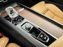 Volvo V60 Cross Country B5 AWD Ultimate | 20" | Geventileerd Nappa | Massagestoelen | Bowers & Wilkins | Exterior Styling Pack | Head-up | Panoramadak | 360 Camera | Full LED | Stoel/Stuur/Achterbankverwarming