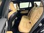 Volvo V60 Cross Country B5 AWD Ultimate | 20" | Geventileerd Nappa | Massagestoelen | Bowers & Wilkins | Exterior Styling Pack | Head-up | Panoramadak | 360 Camera | Full LED | Stoel/Stuur/Achterbankverwarming