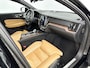 Volvo V60 Cross Country B5 AWD Ultimate | 20" | Geventileerd Nappa | Massagestoelen | Bowers & Wilkins | Exterior Styling Pack | Head-up | Panoramadak | 360 Camera | Full LED | Stoel/Stuur/Achterbankverwarming