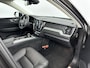Volvo XC60 T6 Recharge Essential Edition | 18" | Leder | Stoel/Stuurverwarming | BLIS | Geintegreerde Kinderzitjes | Panoramadak | Parkeercamera | Park Assist V+A | Google Navigatie |