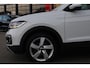 Volkswagen T-Cross 1.0 TSI Style digital cockpit pro, achteruitrijcamera, navigatie, stoelverwarming, 4 seizoenen banden, pdc voor en achter, travel assist, ACC, draadlloos carplay, spiegel pakket, dimmende binnenspiegel