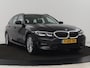 BMW 3-Serie 318i Business Edition | Stoelverwarming | Camera | Live Cockpit | Carplay | Navigatie | Full LED | Parkeerhulp | Climate control | Bluetooth | Cruise control