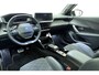 Peugeot e-2008 EV GT Pack 50 kWh 100% Elektrisch | Alcantara Bekleding | Panorama dak | Camera | Camera | Parkeersensor | Stoelverwarming | Climate Control | Apple Carplay | Android Auto | 1e eigenaar