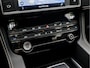 Jaguar F-Pace 2.0 Portfolio R-Sport AWD 20d 180Pk Automaat (NAVIGATIE, KEYLESS, CAMERA, GETINT GLAS, STUUR/STOELVERWARMING, LEDEREN SPORTSTOELEN, XENON, LANE ASSIST, NIEUWSTAAT)