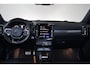 Volvo XC40 T5 AWD R-Design Intro Edition - Panorama/schuifdak - IntelliSafe Assist & Surround - 360º Camera - Harman/Kardon audio - Adaptieve LED koplampen - Verwarmde voorstoelen, stuur & achterbank - Parkeersensoren voor & achter - Elektr. bedienb. voorstoelen met geheugen links - Draadloze tel. lader - Standkachel - Extra getint glas - Elektr. inklapbare trekhaak - 20' LMV