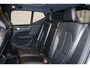 Volvo XC40 T5 AWD R-Design Intro Edition - Panorama/schuifdak - IntelliSafe Assist & Surround - 360º Camera - Harman/Kardon audio - Adaptieve LED koplampen - Verwarmde voorstoelen, stuur & achterbank - Parkeersensoren voor & achter - Elektr. bedienb. voorstoelen met geheugen links - Draadloze tel. lader - Standkachel - Extra getint glas - Elektr. inklapbare trekhaak - 20' LMV
