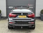 BMW X6 xDrive30d High Executive M-Sport | Camera | 21 Inch Lichtmetalen Velgen | DAB | Head-Up Display | Trekhaak |