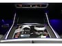 BMW X5 xDrive50e / Orig. Nederlands / Maxton Design Bodykit V.2 / Skylounge Panoramadak / Stoelkoeling & -verwarming / Elektr. verstelbare voorstoelen + memory / Carbon Interieurdelen / Harman Kardon Surround Sound / Ambienteverlichting / Softclose / HUD BMW Proffesional / Grille Iconic Glow / Luchtvering / Apple Carplay - Android Auto / Trekhaak (zwenkbaar) / 22'' LMV / Achteruitrijcamera / Dodehoek detectie / Ambient Air-pakket