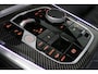 BMW X5 xDrive50e / Orig. Nederlands / Maxton Design Bodykit V.2 / Skylounge Panoramadak / Stoelkoeling & -verwarming / Elektr. verstelbare voorstoelen + memory / Carbon Interieurdelen / Harman Kardon Surround Sound / Ambienteverlichting / Softclose / HUD BMW Proffesional / Grille Iconic Glow / Luchtvering / Apple Carplay - Android Auto / Trekhaak (zwenkbaar) / 22'' LMV / Achteruitrijcamera / Dodehoek detectie / Ambient Air-pakket