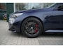 BMW M5 5 Serie | nacht-blau Individual | Panoramadak | Driving Assistant Professional | Trekhaak | Stoelventilatie voorstoelen | M Compound-remmen, rood | Parking Assistant Professional | Comfort Pakket | Bowers & Wilkins Surround Sound System |