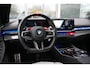 BMW M5 5 Serie | nacht-blau Individual | Panoramadak | Driving Assistant Professional | Trekhaak | Stoelventilatie voorstoelen | M Compound-remmen, rood | Parking Assistant Professional | Comfort Pakket | Bowers & Wilkins Surround Sound System |