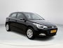 Hyundai i20 1.2 HP Premium | Cruise Control | Climate Control | Navigatie | Achteruitrijcamera | Zomer/Winterbanden Set |
