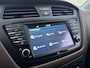 Hyundai i20 1.2 HP Premium | Cruise Control | Climate Control | Navigatie | Achteruitrijcamera | Zomer/Winterbanden Set |