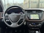 Hyundai i20 1.2 HP Premium | Cruise Control | Climate Control | Navigatie | Achteruitrijcamera | Zomer/Winterbanden Set |