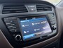 Hyundai i20 1.2 HP Premium | Cruise Control | Climate Control | Navigatie | Achteruitrijcamera | Zomer/Winterbanden Set |